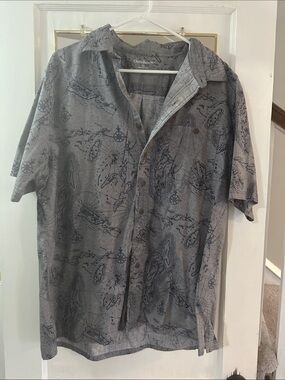 croft & barrow Gray Short-Sleeve Button-Down Shirt with Navy Map Print